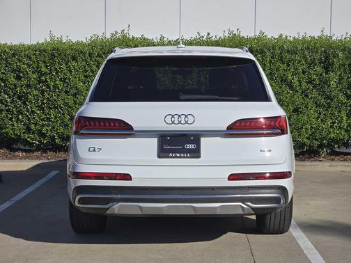 2022 Audi Q7 45 Premium