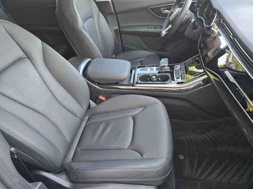 2022 Audi Q7 45 Premium