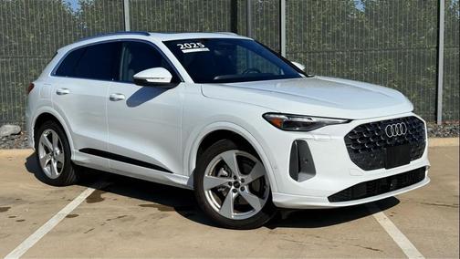 Glacier White Metallic 2025 Audi Q5 Prestige TFSI quattro S tronic