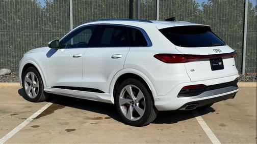 Glacier White Metallic 2025 Audi Q5 Prestige TFSI quattro S tronic
