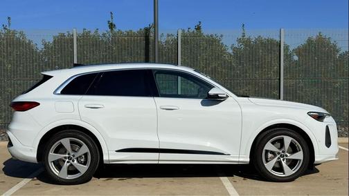 Glacier White Metallic 2025 Audi Q5 Prestige TFSI quattro S tronic