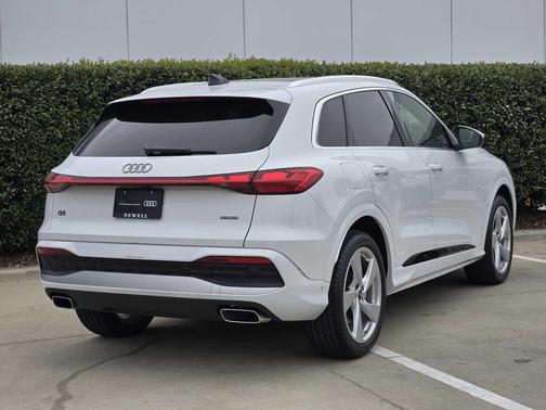 Glacier White Metallic 2025 Audi Q5 Prestige TFSI quattro S tronic
