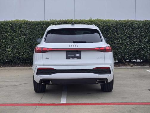 Glacier White Metallic 2025 Audi Q5 Prestige TFSI quattro S tronic