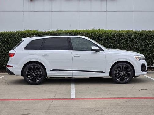 GLACIER WHITE 2026 Audi Q7 55 Premium Plus