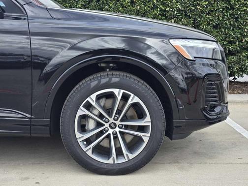 2026 Audi Q7 45 Premium
