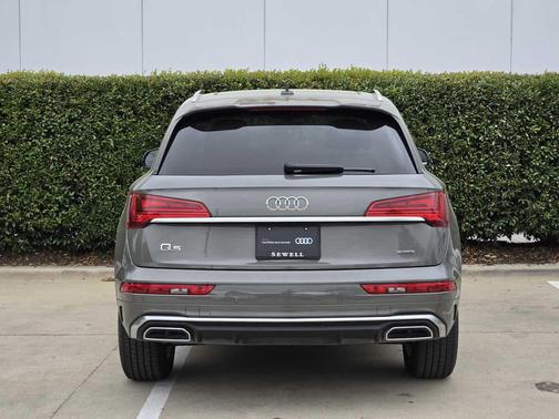 Chronos Gray Metallic 2024 Audi Q5 45 S line Premium
