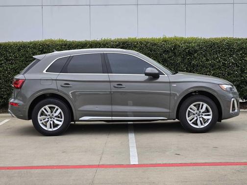 Chronos Gray Metallic 2024 Audi Q5 45 S line Premium