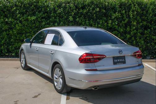 Reflex Silver Metallic 2018 Volkswagen Passat 2.0T SE