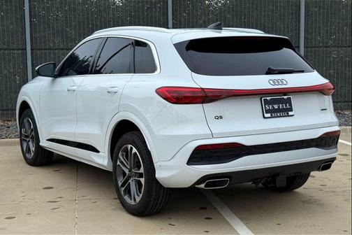GLACIER WHITE 2026 Audi Q5 Premium Plus TFSI quattro S tronic