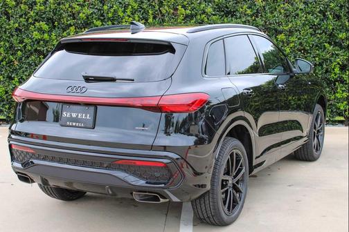Mythos Black Metallic 2026 Audi Q5 Premium Plus TFSI quattro S tronic