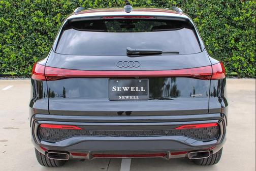 Mythos Black Metallic 2026 Audi Q5 Premium Plus TFSI quattro S tronic