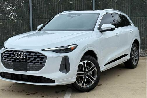 GLACIER WHITE 2026 Audi Q5 Premium Plus TFSI quattro S tronic