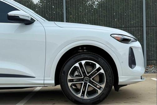 GLACIER WHITE 2026 Audi Q5 Premium Plus TFSI quattro S tronic