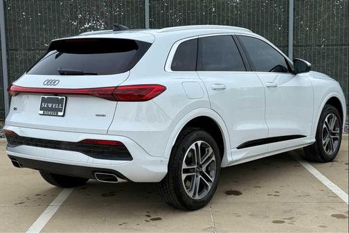 GLACIER WHITE 2026 Audi Q5 Premium Plus TFSI quattro S tronic