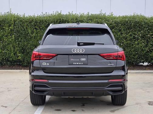 2025 Audi Q3 Premium 45 TFSI S line quattro Tiptronic