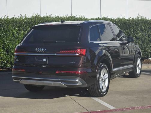 2022 Audi Q7 45 Premium Plus