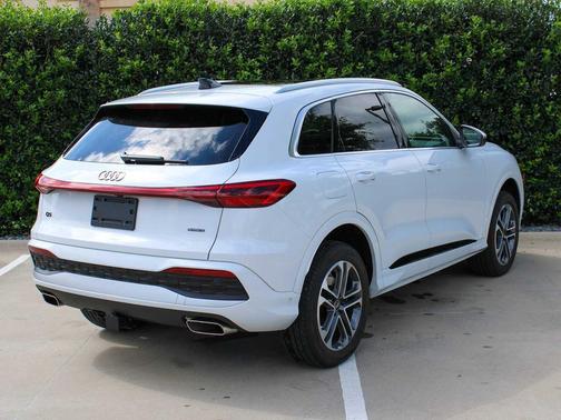 GLACIER WHITE 2025 Audi Q5 Premium TFSI quattro S tronic