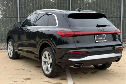 MYTHOS BLACK 2026 Audi Q5 Premium Plus TFSI quattro S tronic