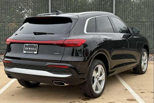 MYTHOS BLACK 2026 Audi Q5 Premium Plus TFSI quattro S tronic