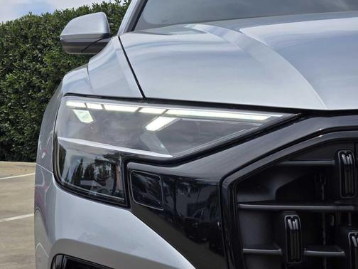 SATELLITE SILVE 2026 Audi Q8 55 Premium