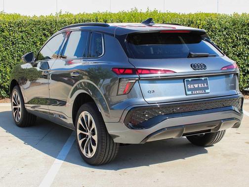 DAYTONA GRAY 2026 Audi Q3 TFSI quattro S tronic