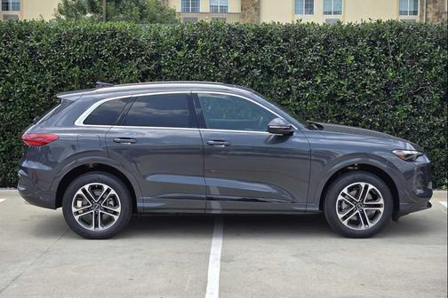 Tambora Gray Metallic 2025 Audi Q5 Premium TFSI quattro S tronic
