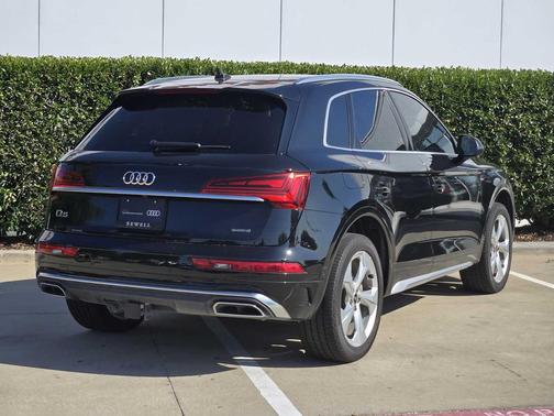 2023 Audi Q5 45 S line Prestige