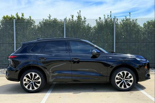 Mythos Black Metallic 2026 Audi Q3 TFSI quattro S tronic