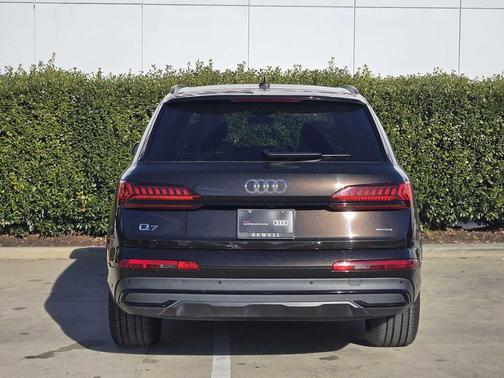 2024 Audi Q7 45 Premium Plus