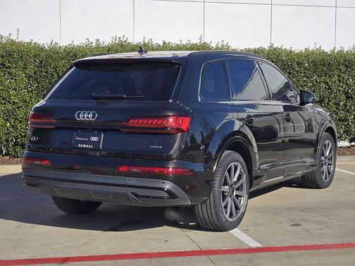 2024 Audi Q7 45 Premium Plus