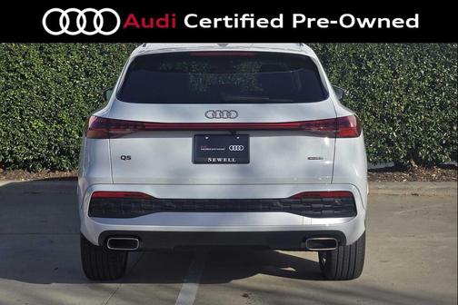 Glacier White Metallic 2025 Audi Q5 Premium Plus TFSI quattro S tronic