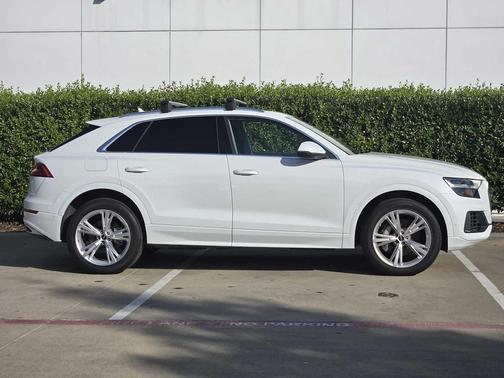 2022 Audi Q8 55 Premium Plus