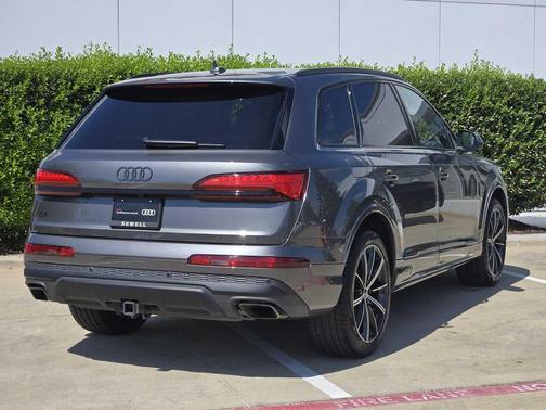 2025 Audi Q7 45 Premium Plus