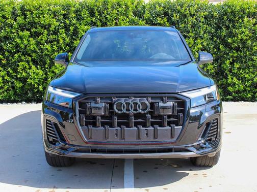 Mythos Black Metallic 2025 Audi Q7 45 Premium Plus