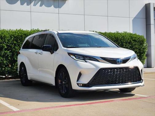 2022 Toyota Sienna XSE 7 Passenger