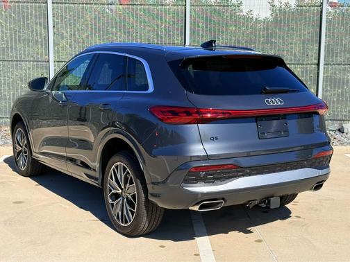 Tambora Gray Metallic 2025 Audi Q5 Premium Plus TFSI quattro S tronic
