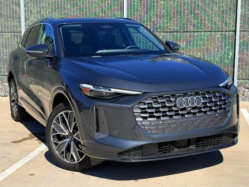 Tambora Gray Metallic 2025 Audi Q5 Premium Plus TFSI quattro S tronic