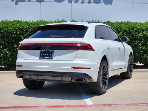 2025 Audi Q8 55 Premium Plus
