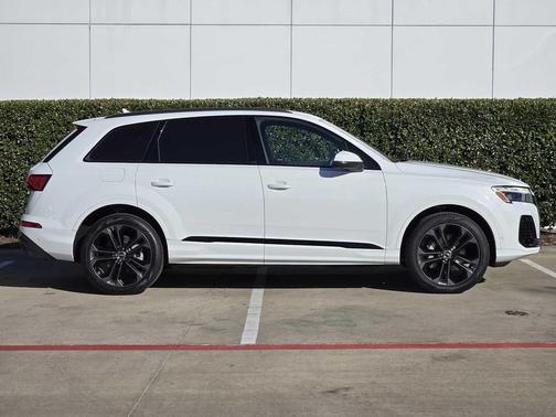 2025 Audi Q7 55 Premium Plus