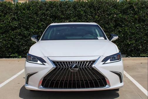 Eminent White Pearl 2024 Lexus ES 300h Luxury