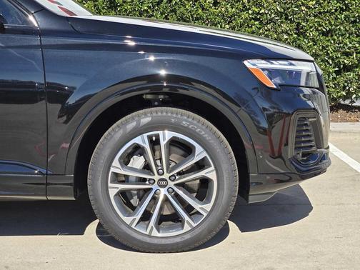 2026 Audi Q7 45 Premium Plus