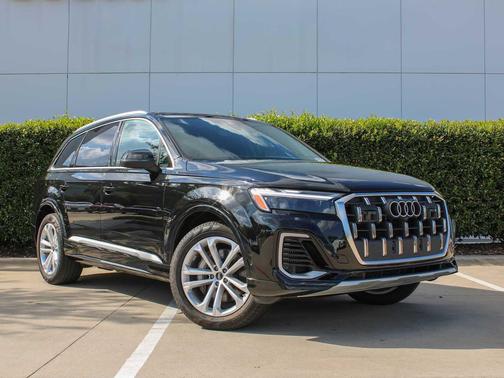 Mythos Black Metallic 2025 Audi Q7 55 Premium Plus