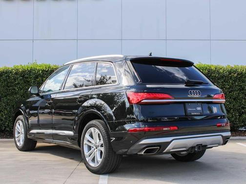 Mythos Black Metallic 2025 Audi Q7 55 Premium Plus