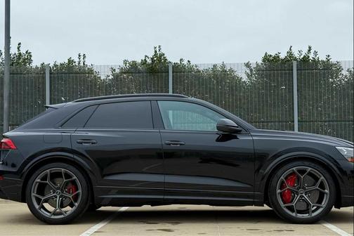 Mythos Black Metallic 2026 Audi RS Q8 4.0T