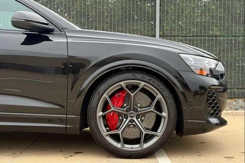 Mythos Black Metallic 2026 Audi RS Q8 4.0T