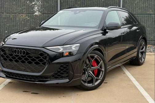 Mythos Black Metallic 2026 Audi RS Q8 4.0T