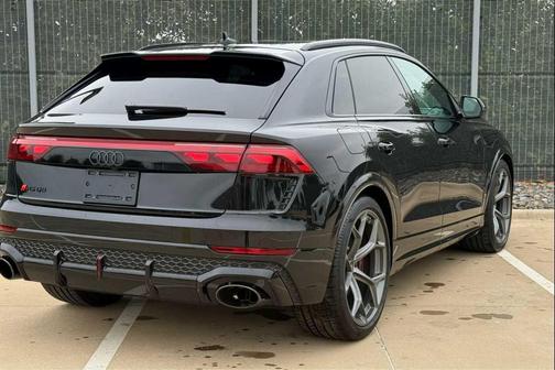 Mythos Black Metallic 2026 Audi RS Q8 4.0T