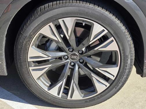 2026 Audi Q8 55 Premium Plus