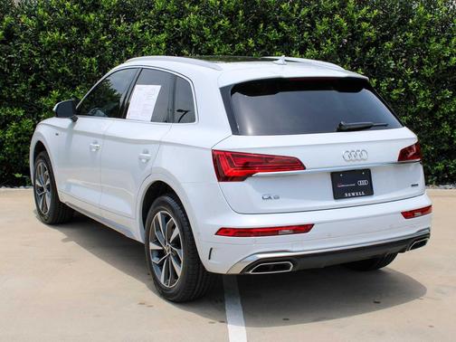 Glacier White Metallic 2023 Audi Q5 45 S line Prestige