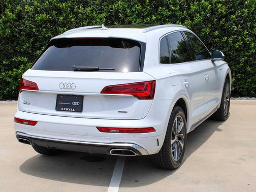 Glacier White Metallic 2023 Audi Q5 45 S line Prestige